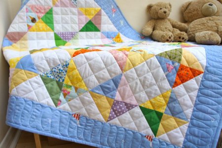 Лоскутное шитье детское одеяло