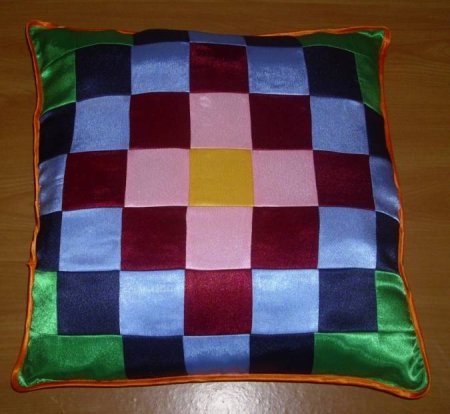Подушка из квадратов ткани