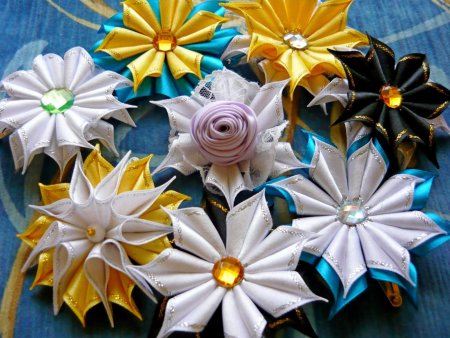 Цветы канзаши из атласных лент