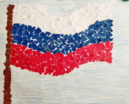 Аппликаөия в подготовительной группе флаг России